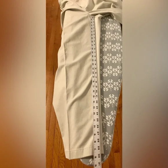 LL Bean Mens Natural Fit Pleated Tan Khaki Pants 44 X 30 Wrinkle Resistance. - Picture 10 of 10